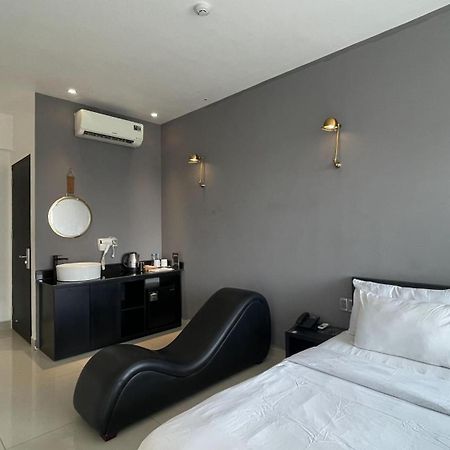 A In Hotel Riverside Ho Chi Minh City Bagian luar foto