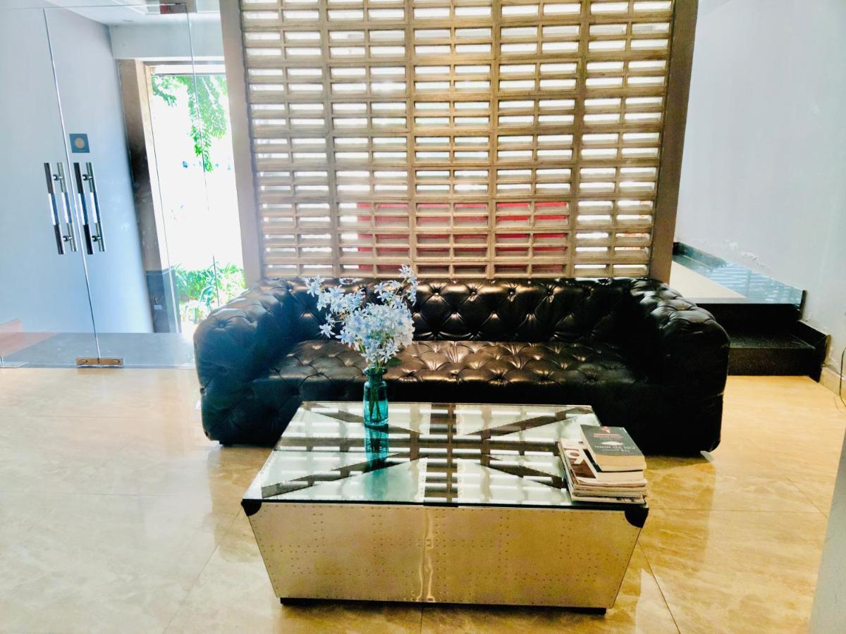 A In Hotel Riverside Ho Chi Minh City Bagian luar foto