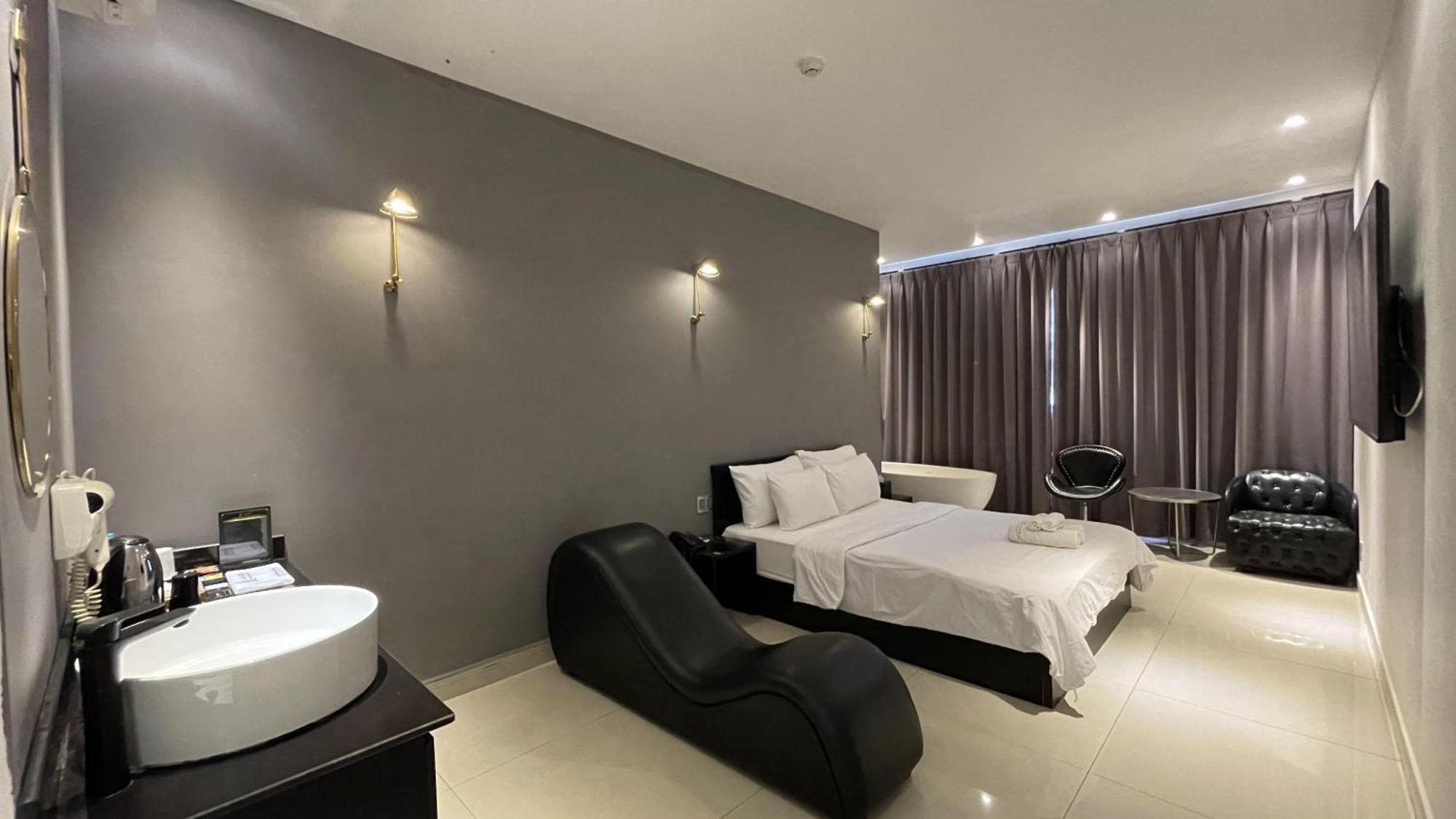 A In Hotel Riverside Ho Chi Minh City Bagian luar foto